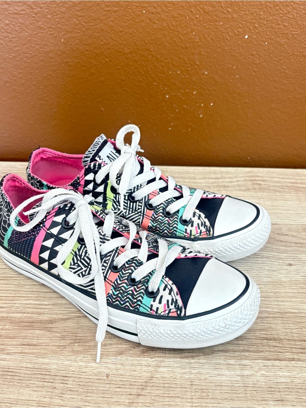 Converse All Star Low Top Sneakers Colorful Ox Digital Floral”, Women’s Size 7